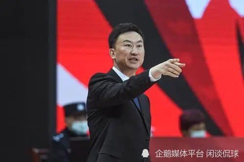 白袜踩踏
